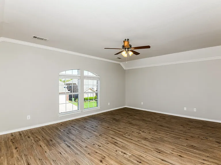 6910 Shore Breeze Ct — Photo 4