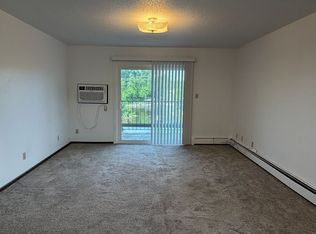 910 2nd Ave SW APT 7, Jamestown, ND 58401