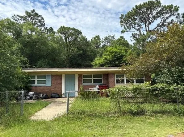 6445 Julia Dr, Milton, FL 32570