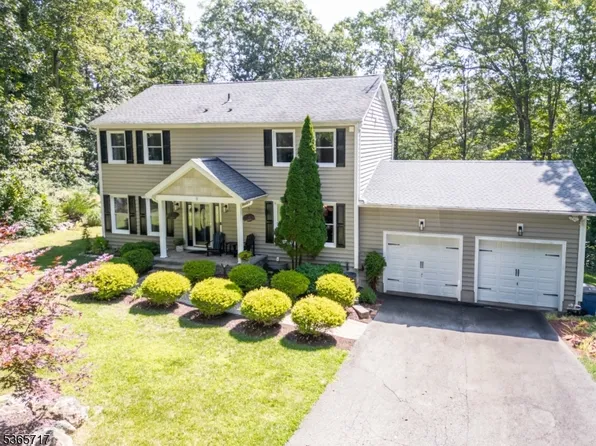 9 Fay Ave, Hopatcong Boro, NJ 07874