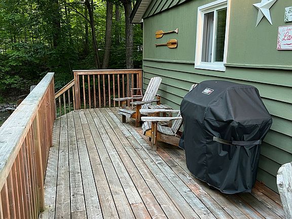 4th image of 30 Pine Cone Ln