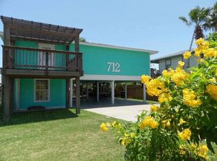712 S Magnolia St, Rockport, TX 78382