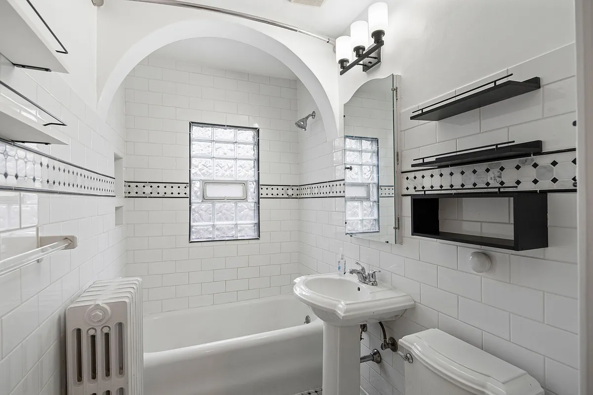 Building Photo - 2925 Sunset Blvd #1