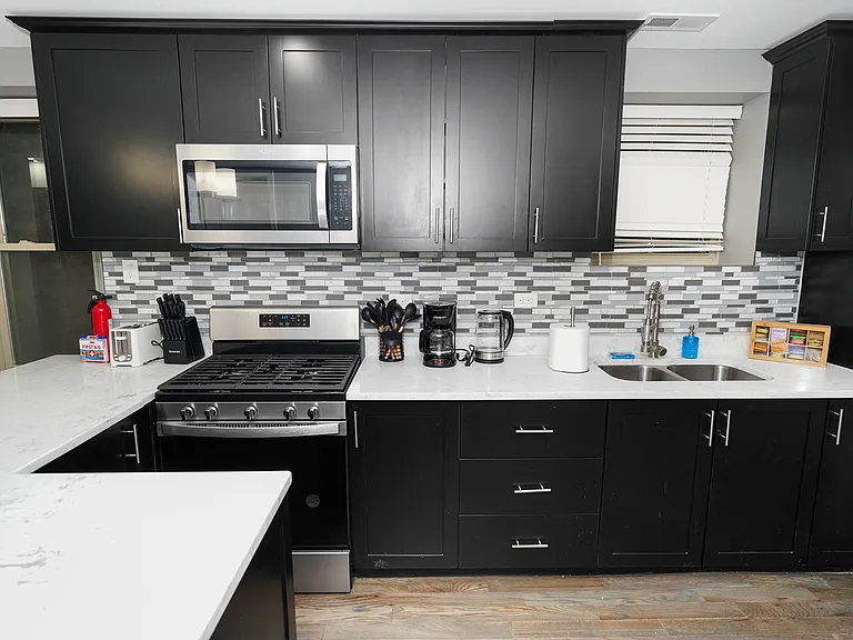 321 S Richmond St #1 — Photo 8