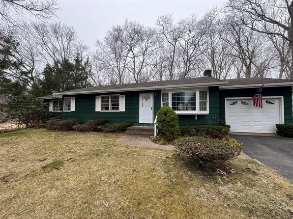 1215 Middle Line Hwy, Sag Harbor, NY 11963