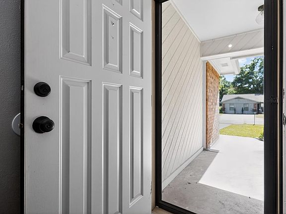 3rd image of 105 Honeysuckle St