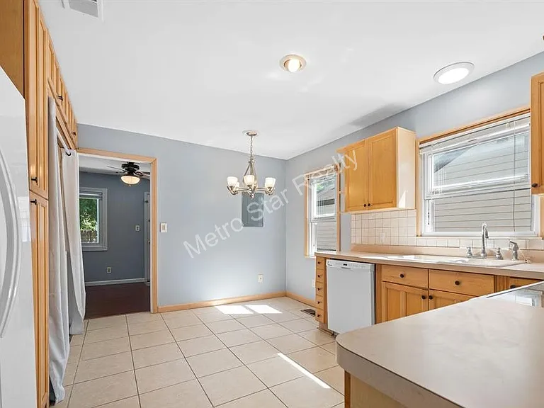 23084 Pilgrim Ave — Photo 8