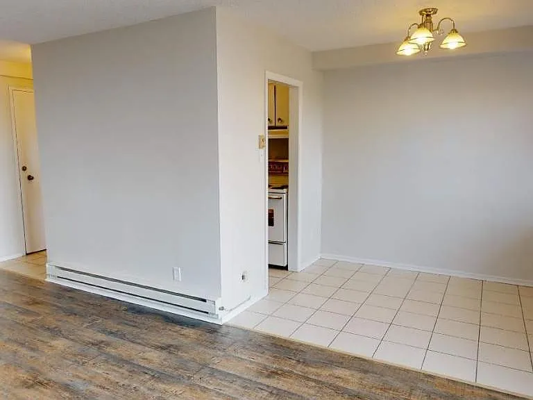 780 Ouellette Ave — Photo 2