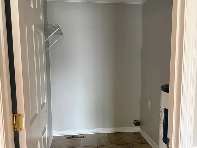 2370 Roberts Ln — Photo 6