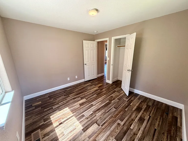 851 E Main St — Photo 16