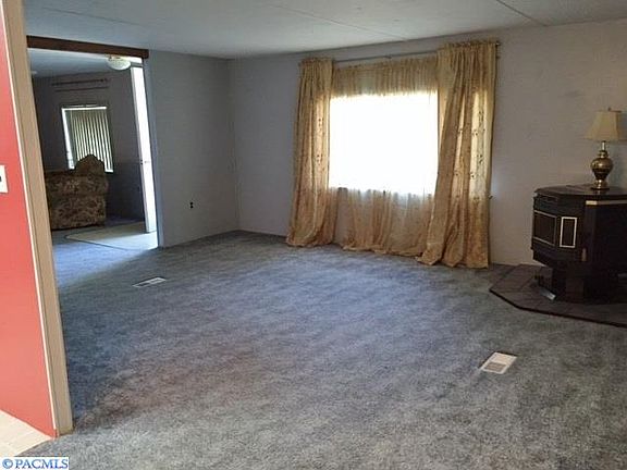 2nd image of 412 NW Park West Dr