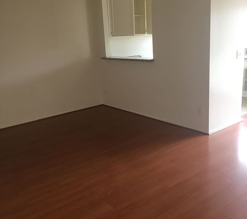 1st image of 1050 S Westmoreland Ave APT 302