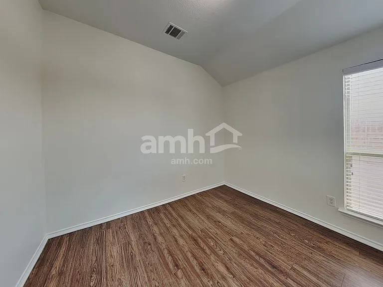 1000 Churchill Dr — Photo 16
