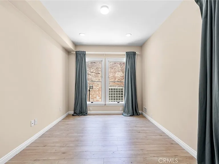 221 N Raymond Ave #8 — Photo 15