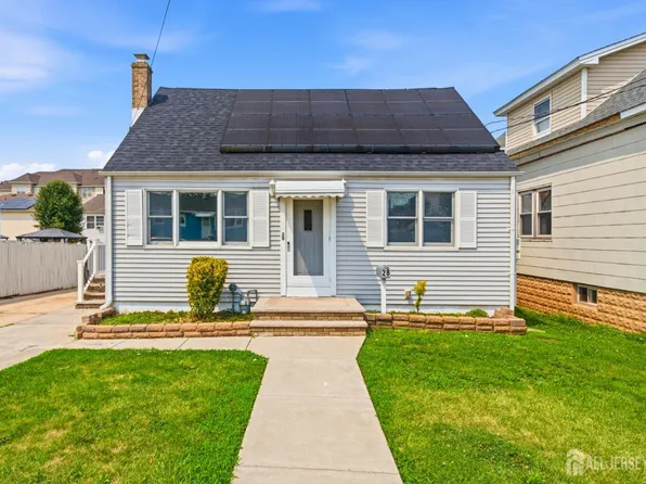 28 Saint Ann St, Carteret, NJ 07008