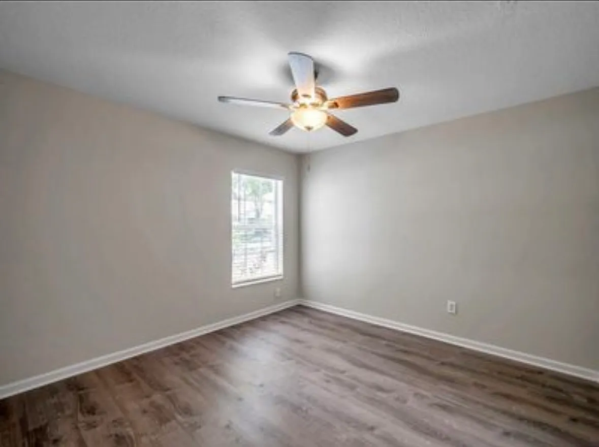3 bed, 1110 sqft, $2,000 — Photo 4