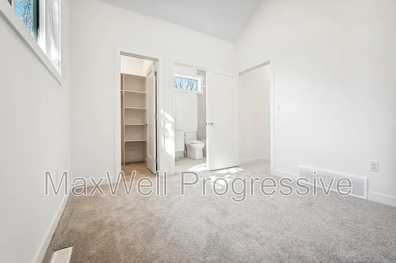 2 bed, 2.5 bath, 1153 sqft, $2,250 — Photo 4