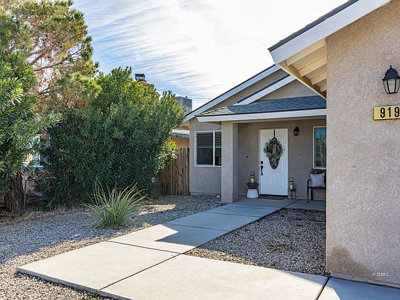 3rd image of 919 W Burns Ave