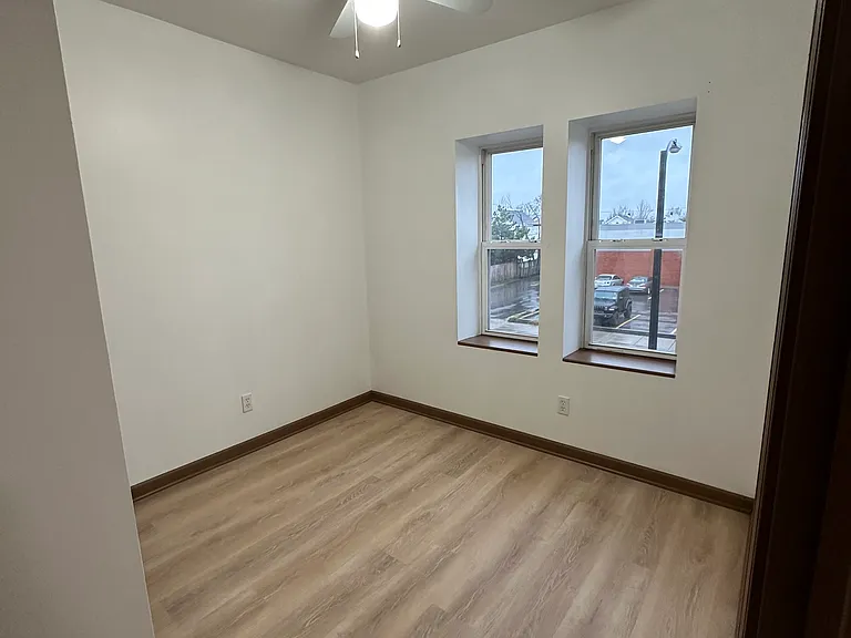 1100 Kenmore Ave #5 — Photo 7