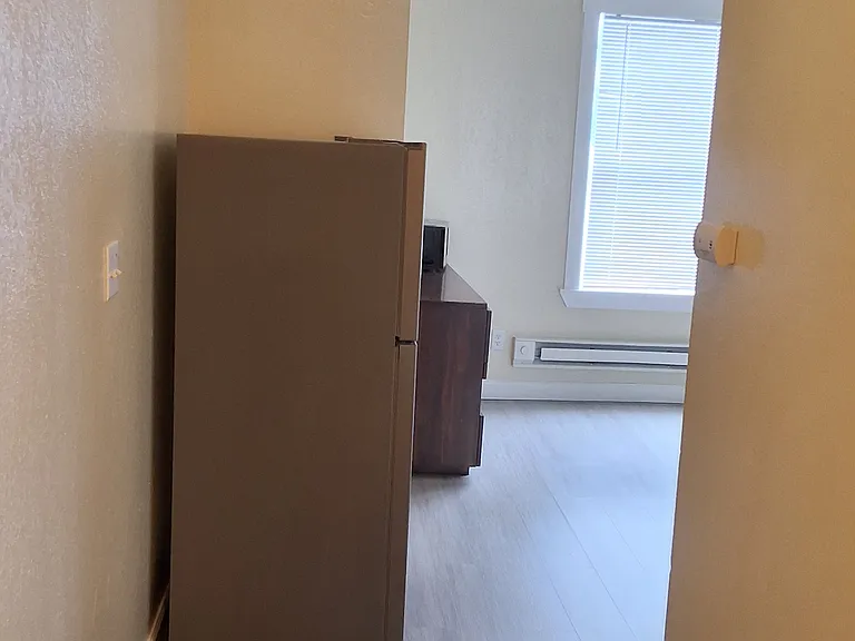 2070 University Avenue — Photo 29