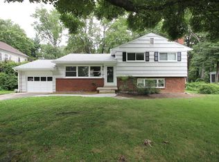 907 Hillcrest Dr SW, Vienna, VA 22180