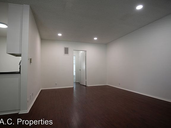 4th image of 10855 Morrison St #16884098