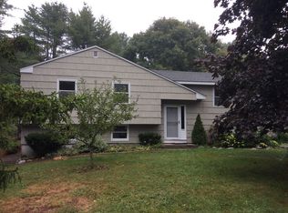 11 Hallmark Rd, Cumberland Foreside, ME 04110