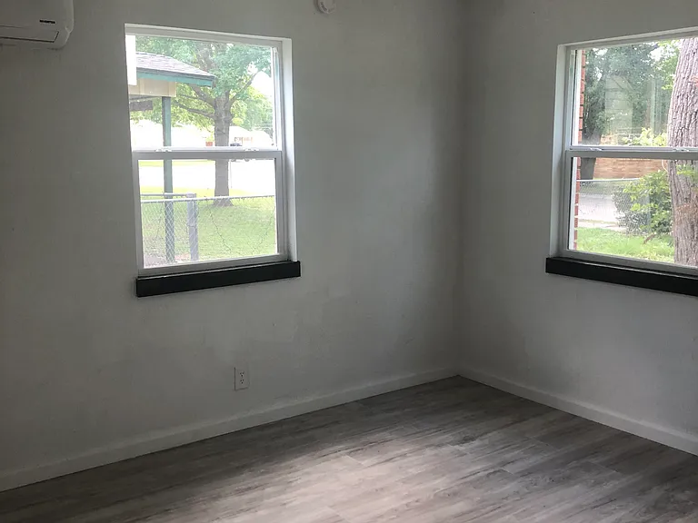 415 Candlelight Ln — Photo 10