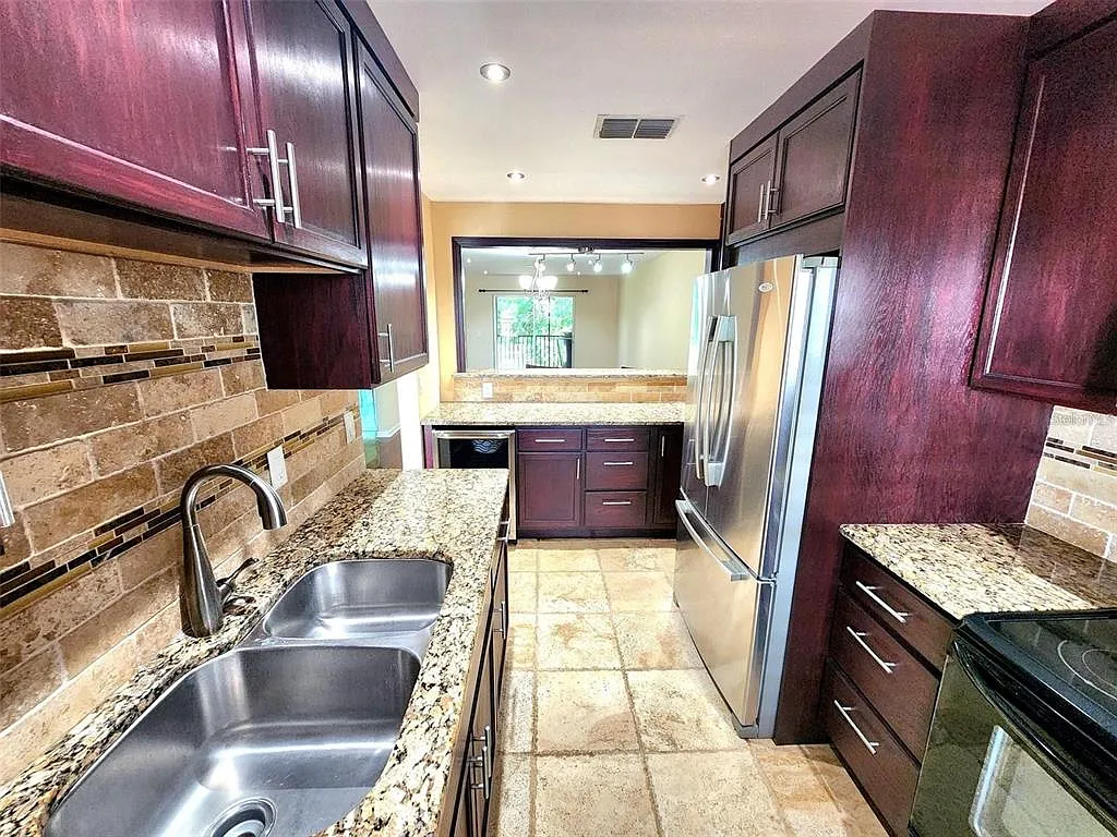 2 bed, 1.0 bath, 817 sqft, $1,600 — Photo 4