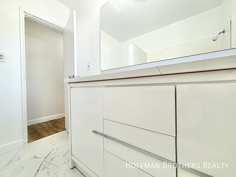 6337 Whitsett Ave #19 — Photo 10