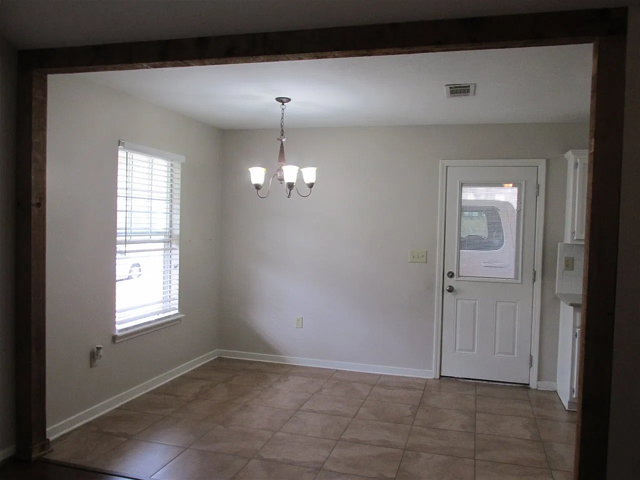 2 bed, 2.0 bath, 1100 sqft, $1,825 — Photo 3