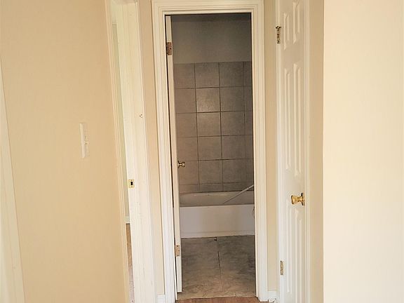 4th image of 105 W Halstead Ave #A