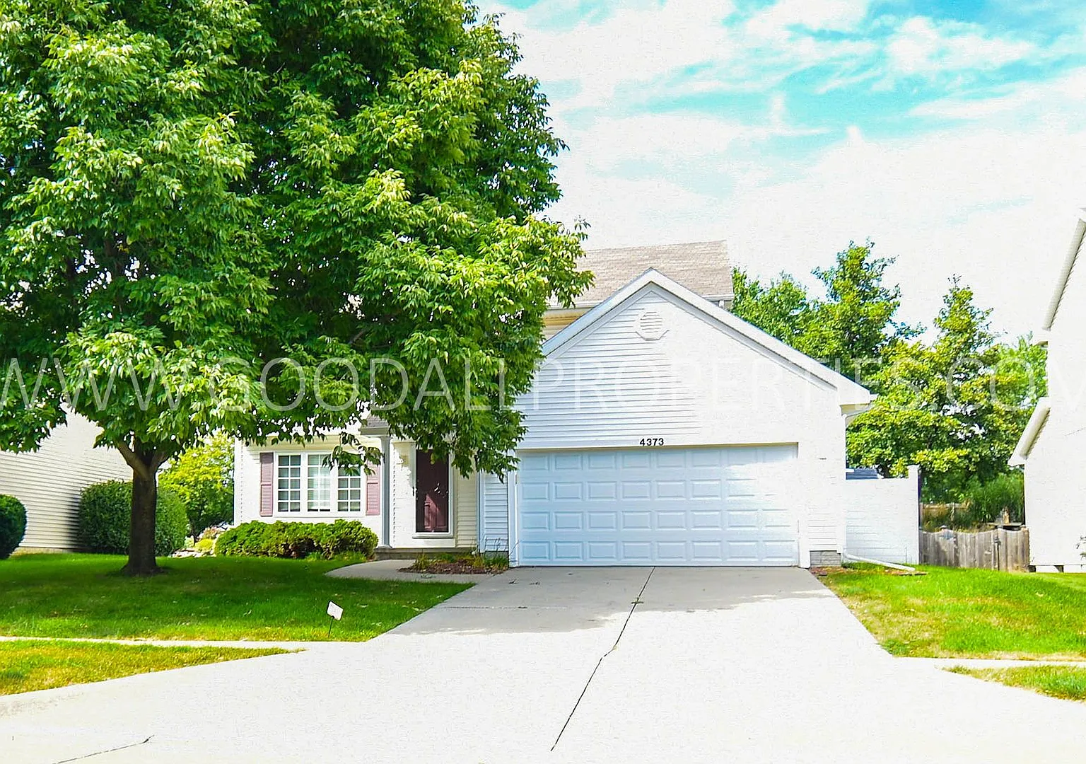 Spacious 3-Bedroom West Des Moines Home with Finished Basement & 2-Car Garage — Photo 1