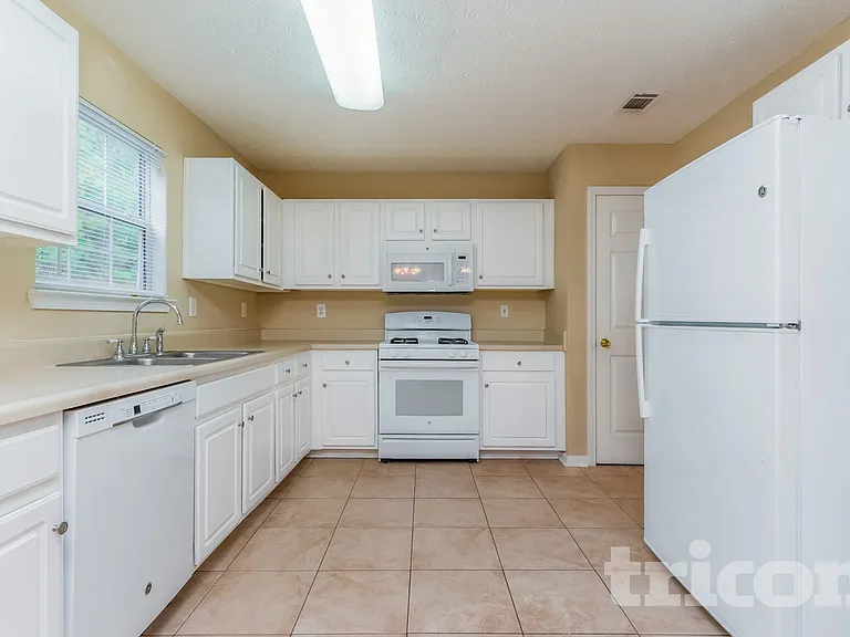 2957 Jenkins Dr — Photo 8