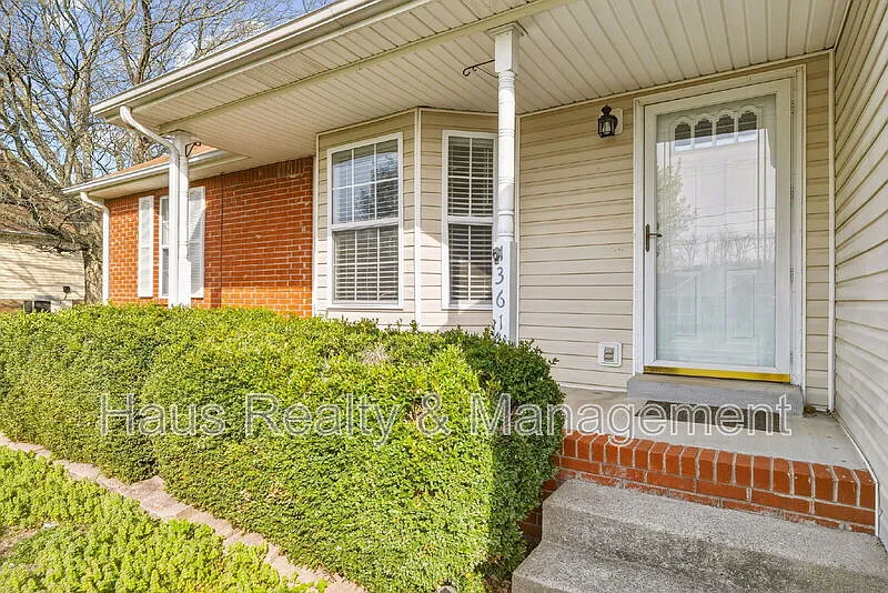 3 bed, 2.0 bath, 1440 sqft, $1,800 — Photo 2