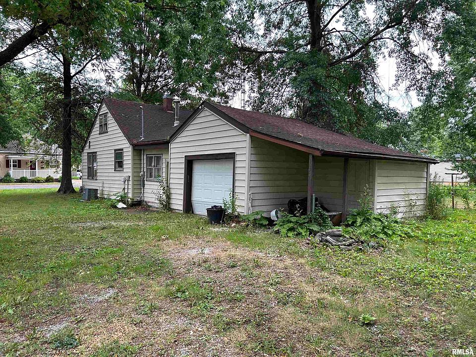 2nd image of 802 E Esther St