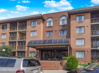 95 Essex Dr APT 2J, Staten Island, NY 10314