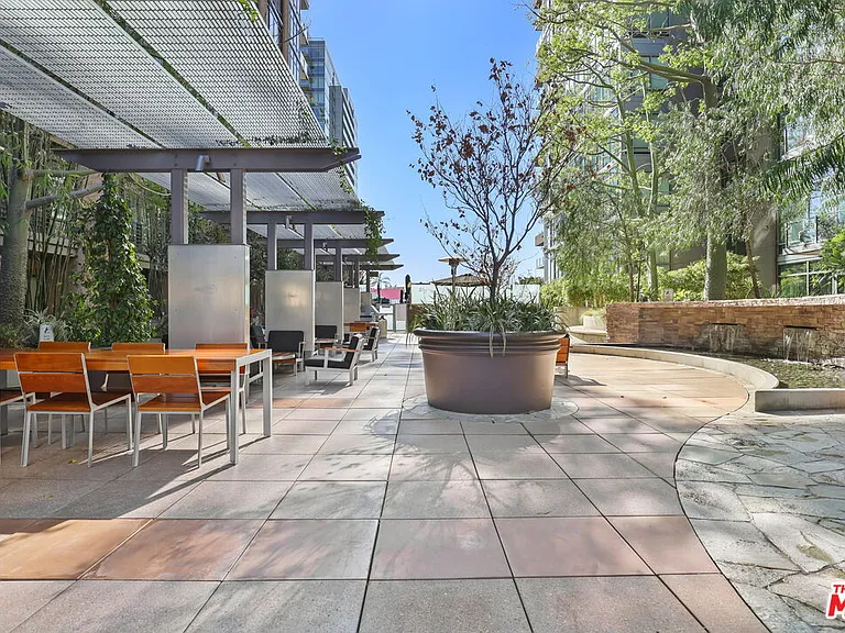 1111 S Grand Ave #916 — Photo 40