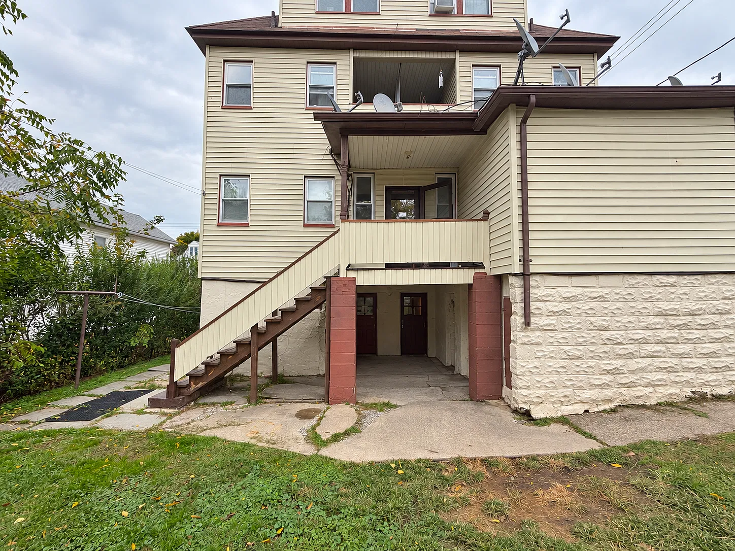 930 S Hanover St — Photo 3