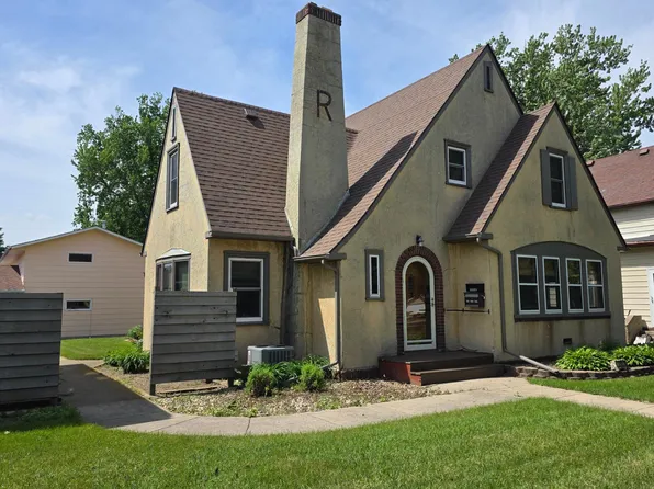 412 W Main St, Pipestone, MN 56164