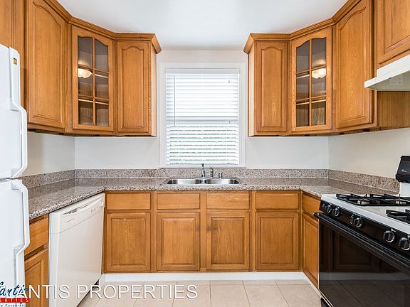 3rd image of 1088 Eugene Ave APT 05