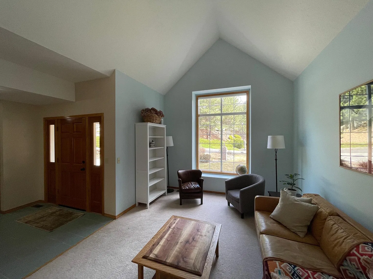 5 bed, 3.5 bath, 3182 sqft, $3,550 — Photo 2