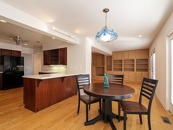 4th image of 338 Lincoln Ave