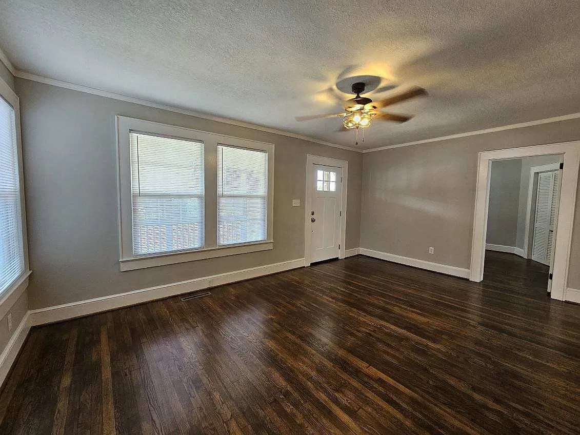 604 E Jefferies St — Photo 4