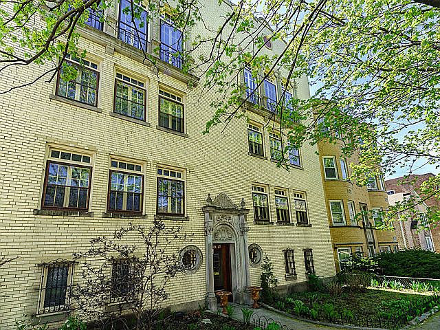1st image of 2415 W Lunt Ave APT 3E