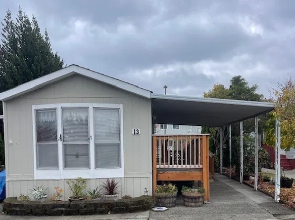 225 NE Ernst #13, Oak Harbor, WA 98277