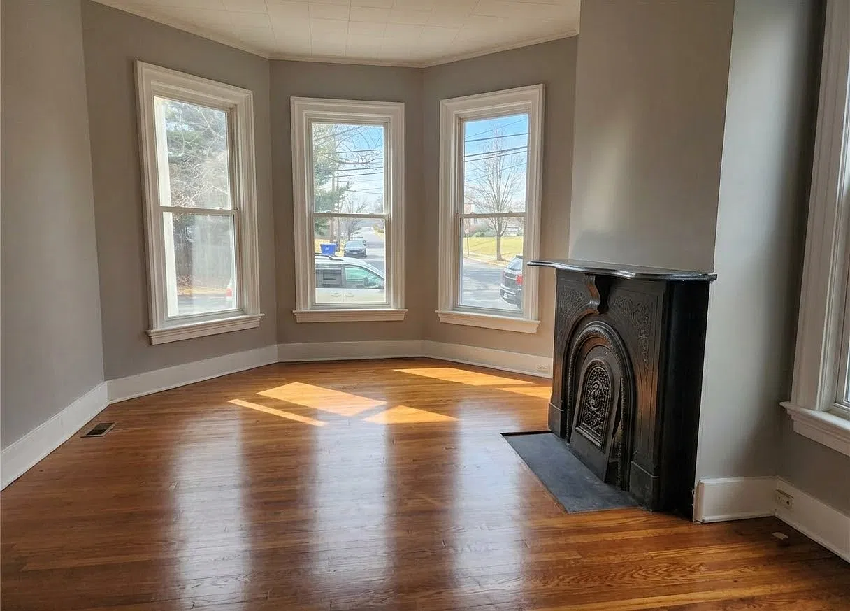 3 bed, 1000 sqft, $1,600 — Photo 3