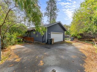 759 NW Bellevue Pl, Grants Pass, OR 97526