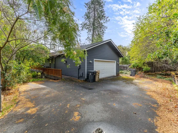 759 NW Bellevue Pl, Grants Pass, OR 97526