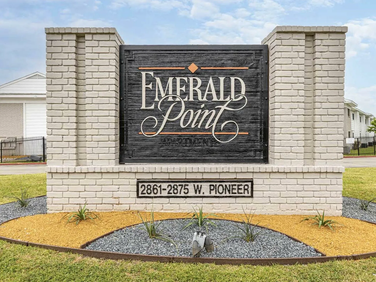 Emerald Point Apartments — Photo 2